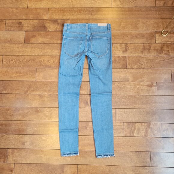 Zara Mid Rise Skinny Jeans - Picture 3 of 4